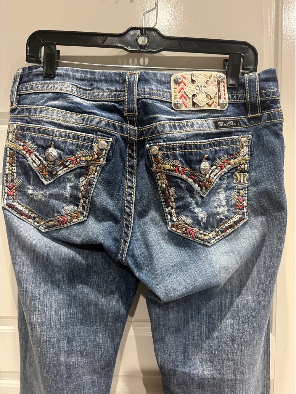 (34x34) Miss Me Women's Embroidered Distressed Bootcut Jeans Size 27